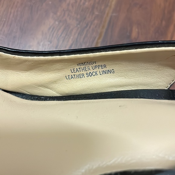 Isaac Mizrahi black patent kitten heel - Picture 7 of 8